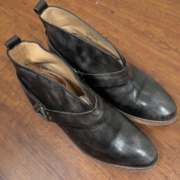 KOOLABURRA BY UGG | DAME HARNESS ANKLE BOOTS DISTRESSED LEATHER - Picture 2 of 13